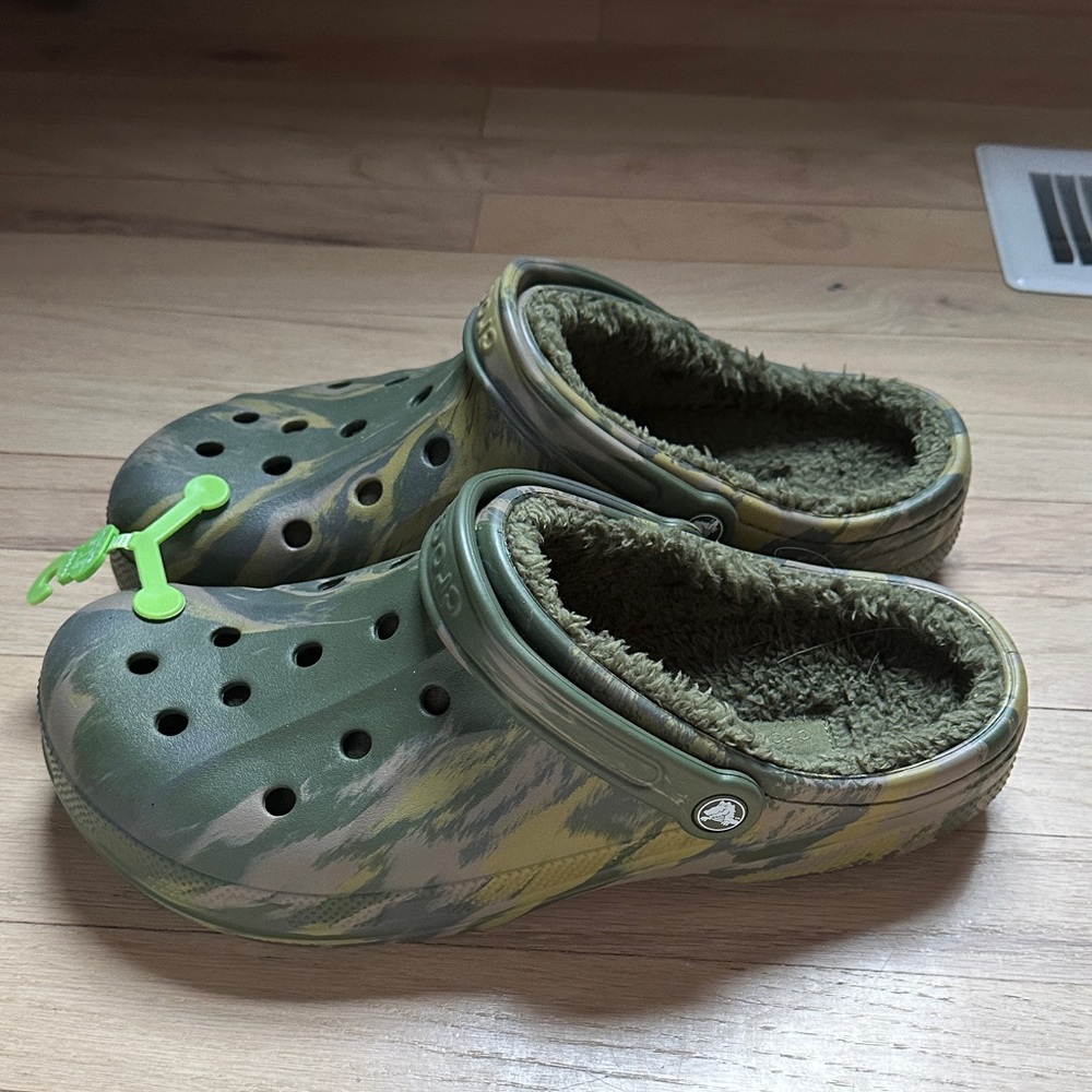Crocs Men’s Camo Green Clogs